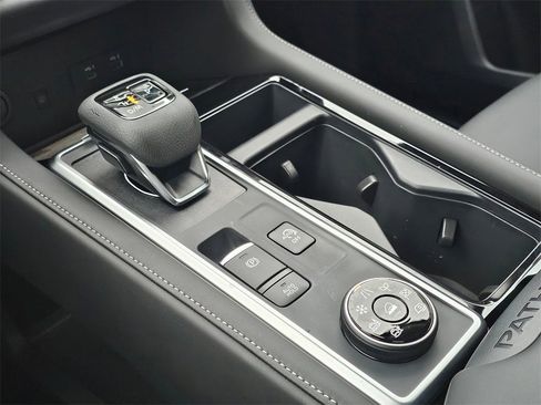 New 2025 Nissan Pathfinder SL w/ Lighting Package (N92) image 27