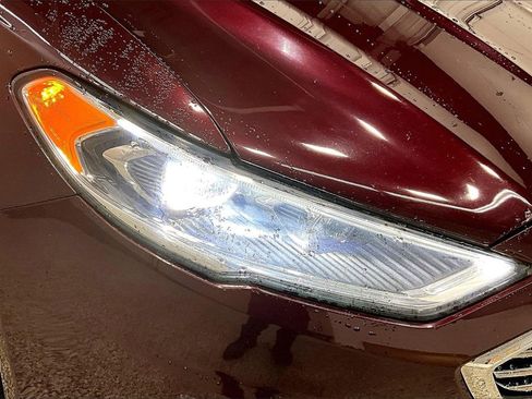 Used 2017 Ford Fusion SE w/ Fusion SE Technology Package image 30