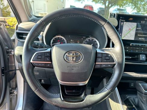 Used 2022 Toyota Highlander Platinum image 10