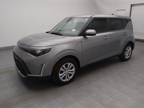 Used 2025 Kia Soul LX FWD image 2