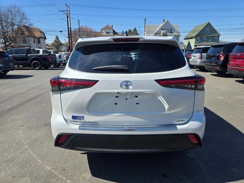 Used 2023 Toyota Highlander L image 18