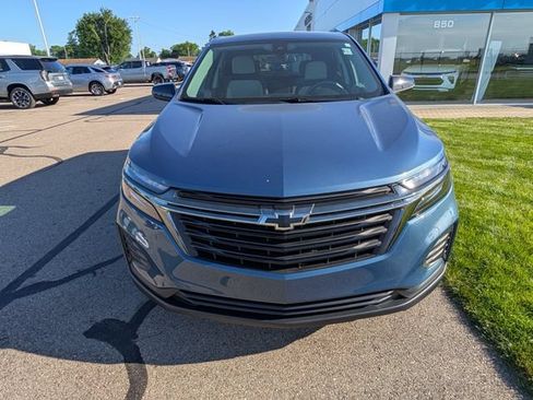 Used 2024 Chevrolet Equinox LS w/ LS Convenience Package FWD image 3