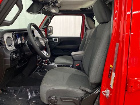 Used 2026 Jeep Wrangler Unlimited Sahara AWD/4WD image 13
