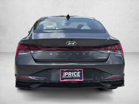 Used 2023 Hyundai Elantra Limited FWD image 7