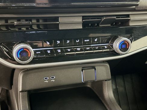 Used 2024 Honda Prologue EX image 24