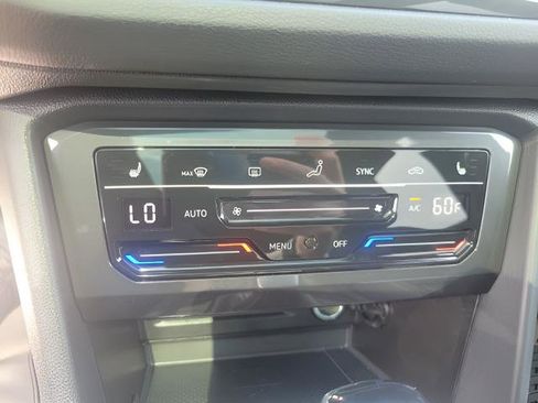 New 2024 Volkswagen Tiguan SE R-Line image 15