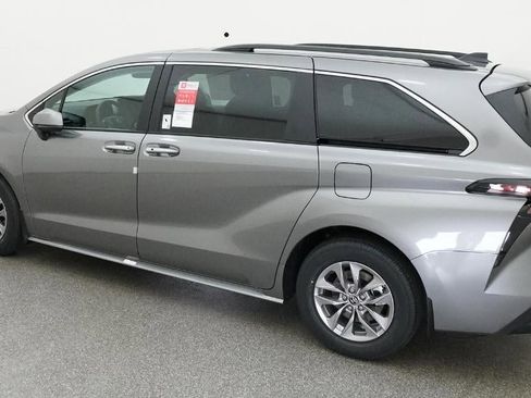 New 2026 Toyota Sienna XLE image 37