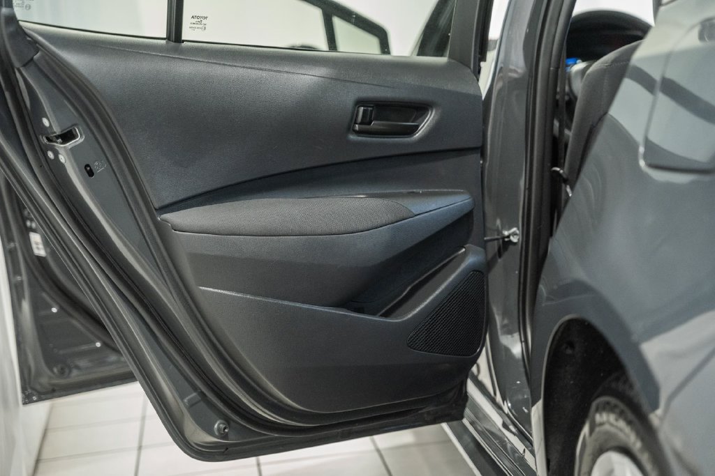 Used 2025 Toyota Corolla LE FWD image 31