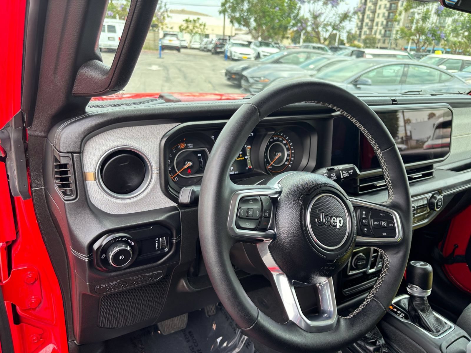 Used 2025 Jeep Wrangler Unlimited Sahara AWD/4WD image 34