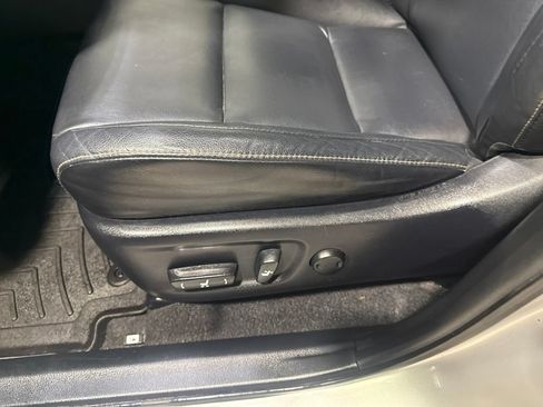 Used 2013 Toyota RAV4 Limited FWD image 23