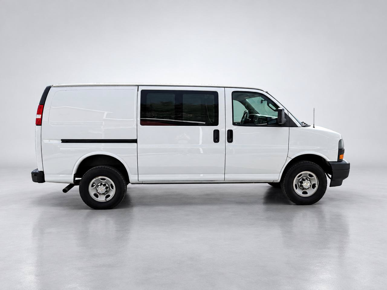 Used 2022 Chevrolet Express 2500 w/ Driver Convenience Package RWD image 6