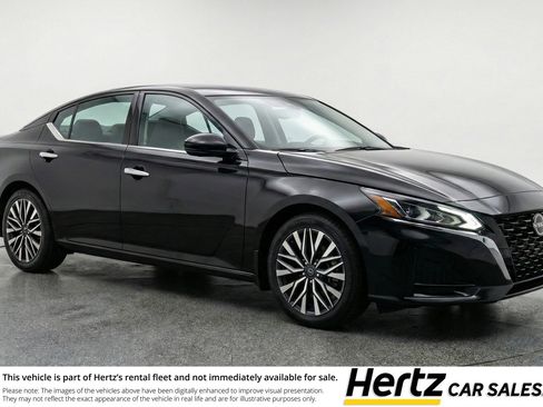 Used 2025 Nissan Altima 2.5 SV FWD image 1