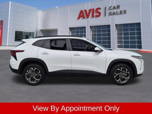 Used 2025 Chevrolet Trax LT w/ LT Convenience Package FWD image 5