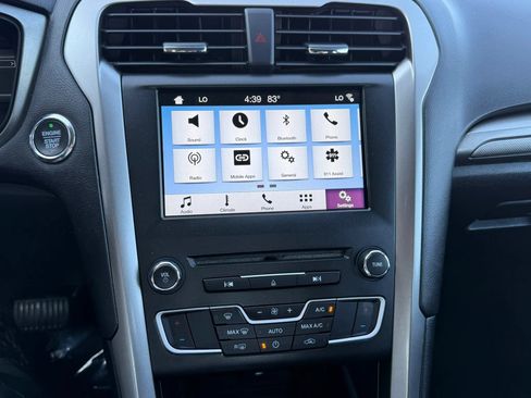 Used 2018 Ford Fusion SE w/ Fusion SE Technology Package FWD image 11