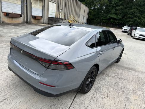 Used 2025 Honda Accord SE image 11