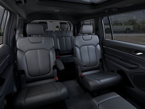 New 2025 Jeep Grand Cherokee L Limited w/ Black Appearance Package AWD/4WD image 15
