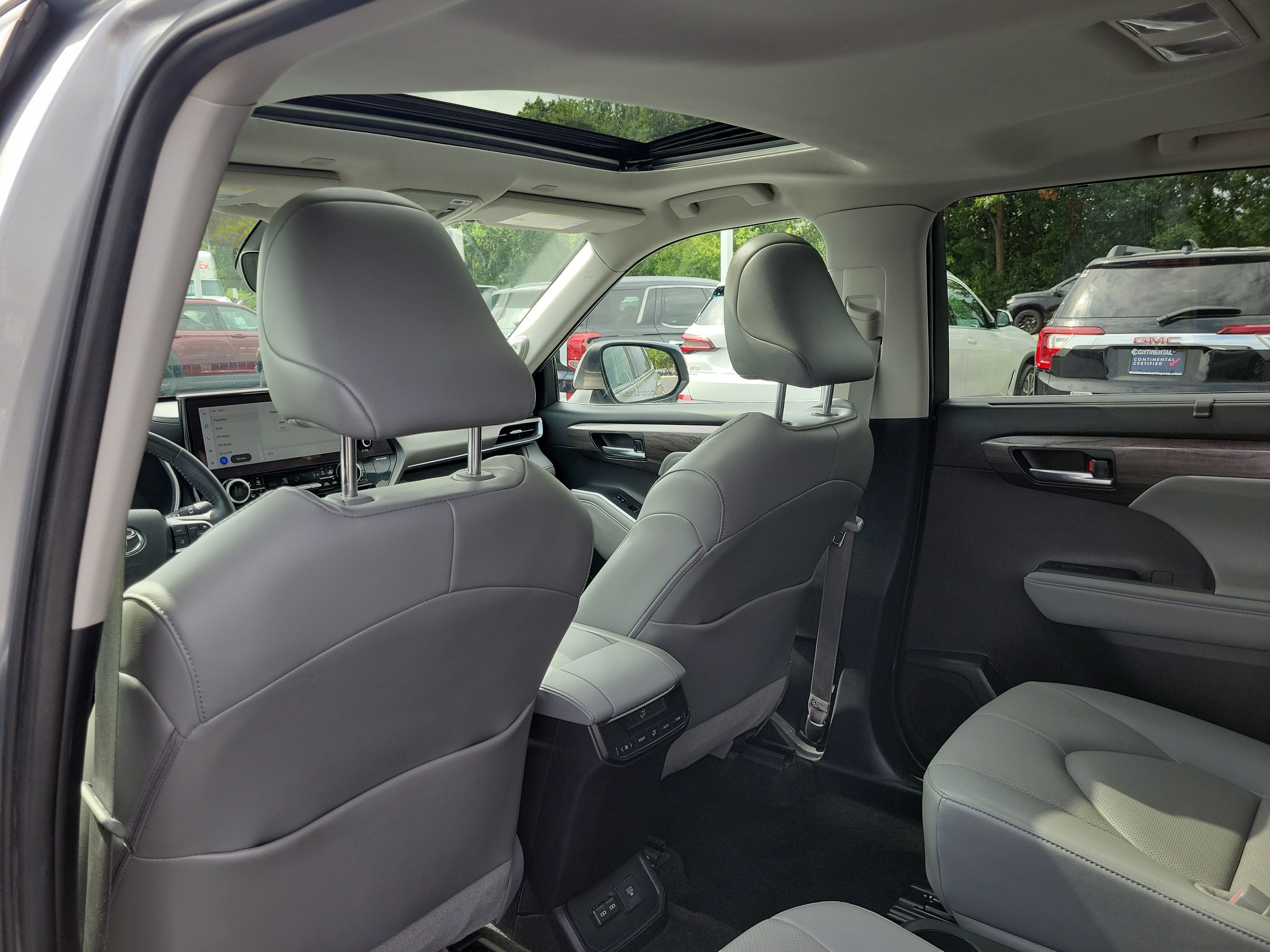 Used 2024 Toyota Highlander Limited AWD/4WD image 13