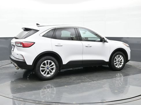 Used 2020 Ford Escape SE image 8