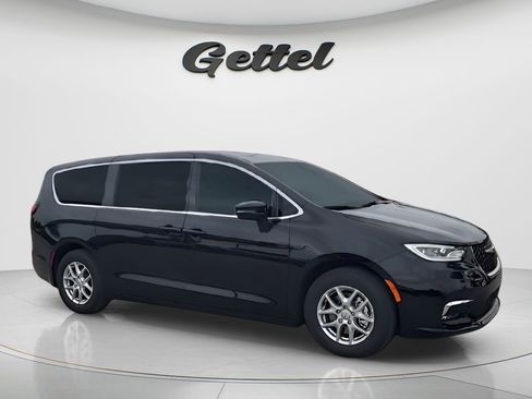 New 2026 Chrysler Pacifica Select image 9