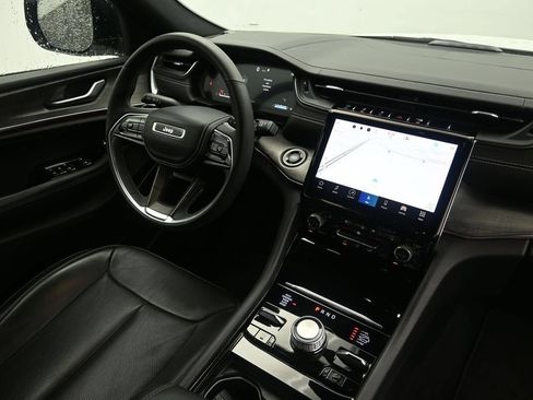 Used 2023 Jeep Grand Cherokee Overland AWD/4WD image 18
