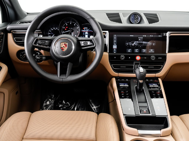 Certified 2026 Porsche Macan AWD/4WD image 15