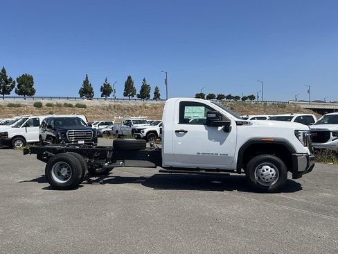 New 2026 GMC Sierra 3500 Pro AWD/4WD image 2