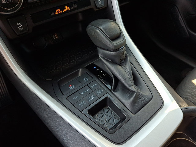 Used 2025 Toyota RAV4 XLE AWD/4WD image 14