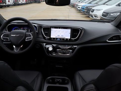 New 2026 Chrysler Pacifica Select FWD image 40