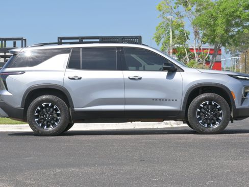 Used 2024 Chevrolet Traverse Z71 w/ Enhanced Driving Package AWD/4WD image 7