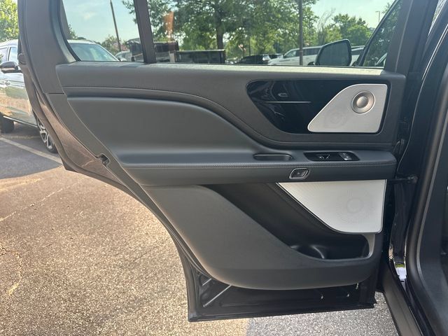 New 2026 Lincoln Aviator Reserve w/ Luxury Package RWD image 21