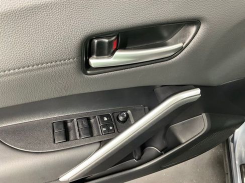 Used 2025 Toyota Corolla Cross XLE w/ Convenience Package image 32