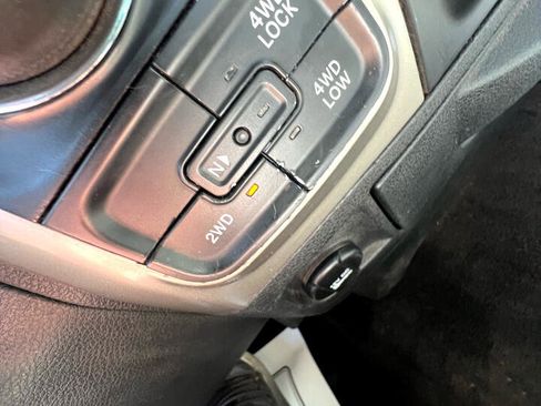 Used 2013 RAM 1500 Classic SLT image 24