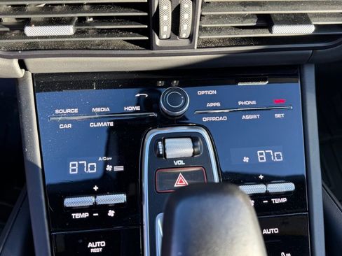 Used 2022 Porsche Cayenne Turbo image 28