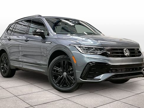 Used 2022 Volkswagen Tiguan SE R-Line image 2