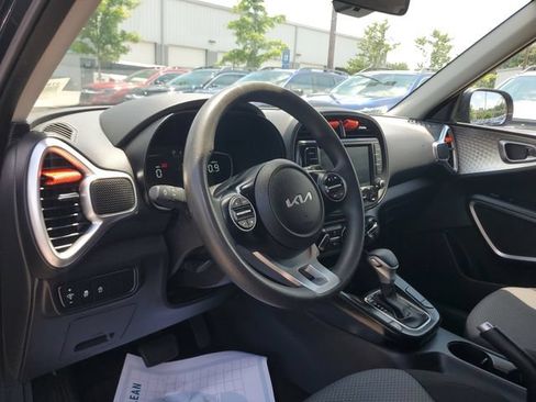 Used 2023 Kia Soul LX w/ LX Technology Package FWD image 18