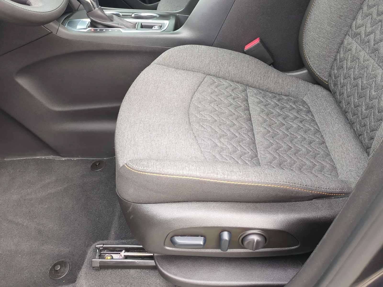 Used 2023 Chevrolet Equinox LT FWD image 18