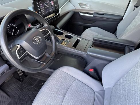 Used 2021 Toyota Sienna LE AWD/4WD image 10
