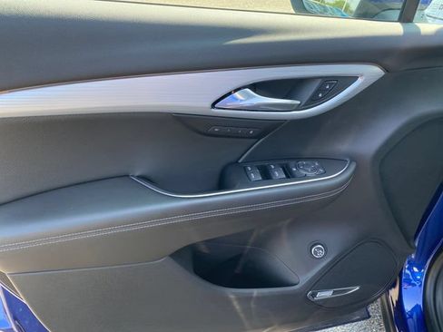 Certified 2025 Buick Envision Avenir AWD/4WD image 17