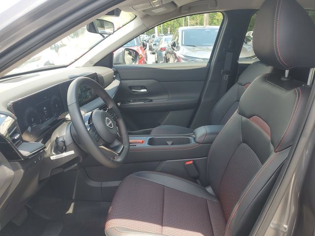 Used 2025 Nissan Kicks SR FWD image 14