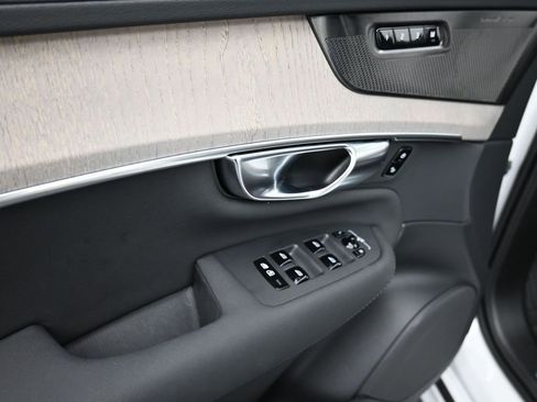 Used 2025 Volvo XC90 T8 Ultra w/ Protection Package image 9