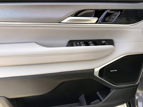 Certified 2025 Jeep Wagoneer 4WD image 19