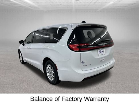 Used 2024 Chrysler Pacifica Touring-L FWD image 10