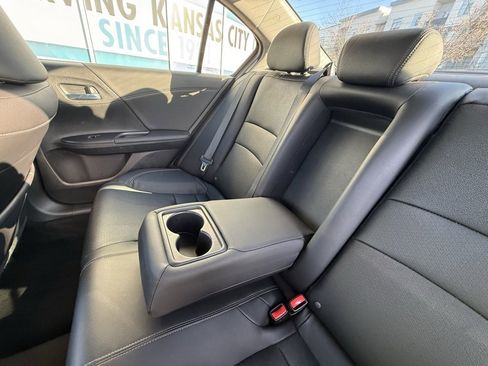 Used 2017 Honda Accord EX-L image 31