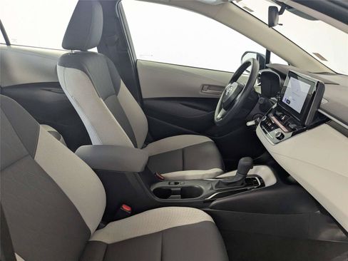 Used 2025 Toyota Corolla LE FWD image 31