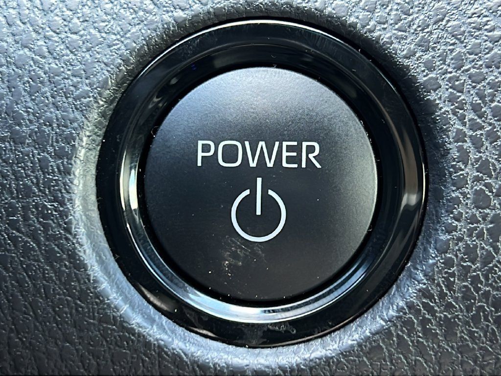 Used 2025 Toyota Camry SE FWD image 25