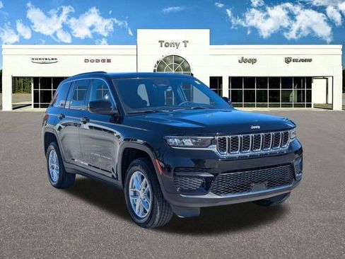 New 2025 Jeep Grand Cherokee Laredo RWD image 1