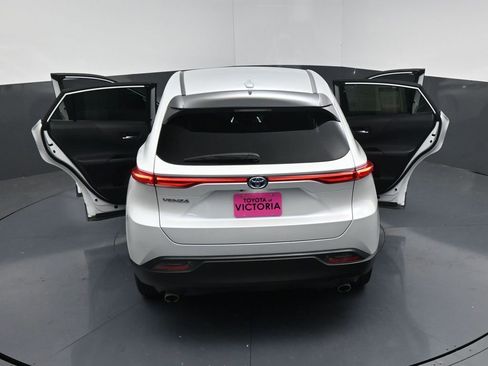 Used 2023 Toyota Venza LE image 21