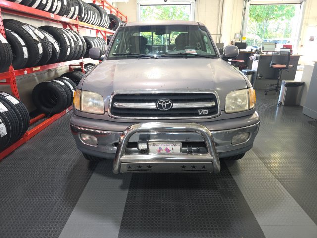 Used 2000 Toyota Tundra Limited RWD image 2