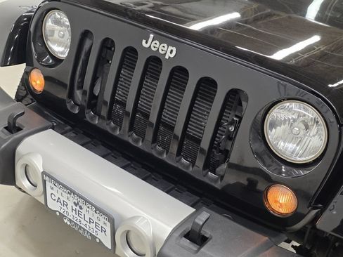Used 2015 Jeep Wrangler Unlimited Sahara w/ Connectivity Group AWD/4WD image 47
