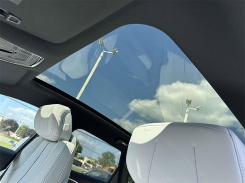 New 2025 Cadillac Lyriq Luxury image 17